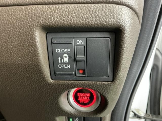 �p���[�X���C�h�h�A�̊J�̓X�}�[�g�L�[�̃����R����h�A�m�u�͖ܘ_�A�^�]�ȑ��̃X�C�b�`����ł��J���ł��A���S�E�ȒP�ł�