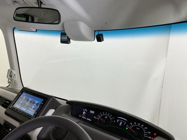 �n�[�t�V�F�C�h�t�����g�E�C���h�E�y�e�K���X��[�̐F�������z�𑕔����Ă��܂��B�L���t�����g�K���X�Ŏ��E���m�ۂ���ῂ������y���A�L�Ɩ����ł͂����Ԃ�Ⴂ�܂���