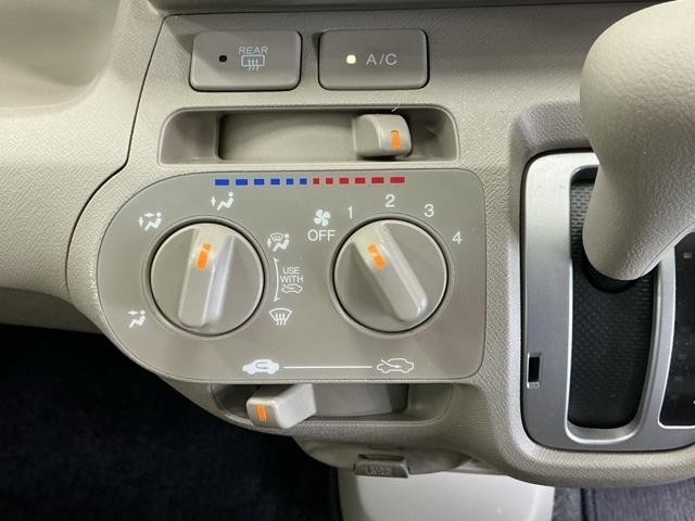 ライフ Ｇ　バックモニター＋ＡＭ／ＦＭチューナー付ＣＤプレーヤー　両席エアバッグ　キーレス付き　Ｒカメ　ベンチ　前席パワーウィンドウ　運転席エアバック　ＡＢＳ　パワーステアリング　オートエアコン（13枚目）