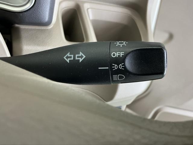 ライフ Ｇ　バックモニター＋ＡＭ／ＦＭチューナー付ＣＤプレーヤー　両席エアバッグ　キーレス付き　Ｒカメ　ベンチ　前席パワーウィンドウ　運転席エアバック　ＡＢＳ　パワーステアリング　オートエアコン（42枚目）