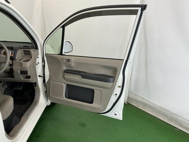 ライフ Ｇ　バックモニター＋ＡＭ／ＦＭチューナー付ＣＤプレーヤー　両席エアバッグ　キーレス付き　Ｒカメ　ベンチ　前席パワーウィンドウ　運転席エアバック　ＡＢＳ　パワーステアリング　オートエアコン（48枚目）