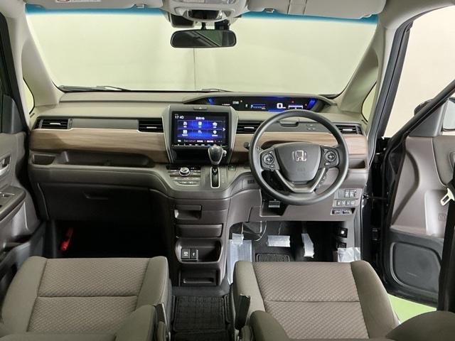 �h���C�o�[�𒆐S�Ɏ��R�Ɏ肪�͂��ʒu�ɂ`�s�Z���N�g���o�[��G�A�R���A�l�X�ȑ���X�C�b�`�Ȃǂ�z�u�A���쐫�ɗD��Ă��܂�