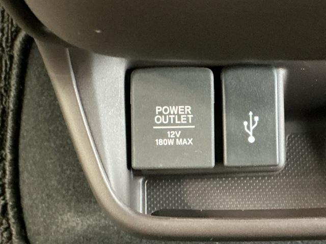 �t�r�a���͒[�q���Ă܂��B�t�r�a��������ڑ����ĉ��y�t�@�C���A�摜�t�@�C���A����t�@�C���Ȃǂ��i�r��ʂŊy���߂܂��@���ꕔ�̃f�B�X�v���C�I�[�f�B�I�A�b�c�`���[�i�[�̏ꍇ�͉��y�t�@�C���݂̂ƂȂ�܂�