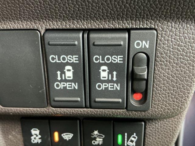 �p���[�X���C�h�h�A�̊J�̓X�}�[�g�L�[�̃����R����h�A�m�u�͖ܘ_�A�^�]�ȑ��̃X�C�b�`����ł��J���ł��A���S�E�ȒP�ł�