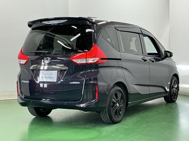 フリードハイブリッド ハイブリッド・Ｇブラックスタイル　ドラレコ　ナビ　Ｒカメラ　ブルートゥース　Ｗ電動ドア　衝突軽減ブレーキ　オートクルーズコントロール　ドライブレコーダー　シートヒータ　盗難防止装置　キーフリー　３列シート　ＬＥＤヘッドランプ　フルセグ（8枚目）