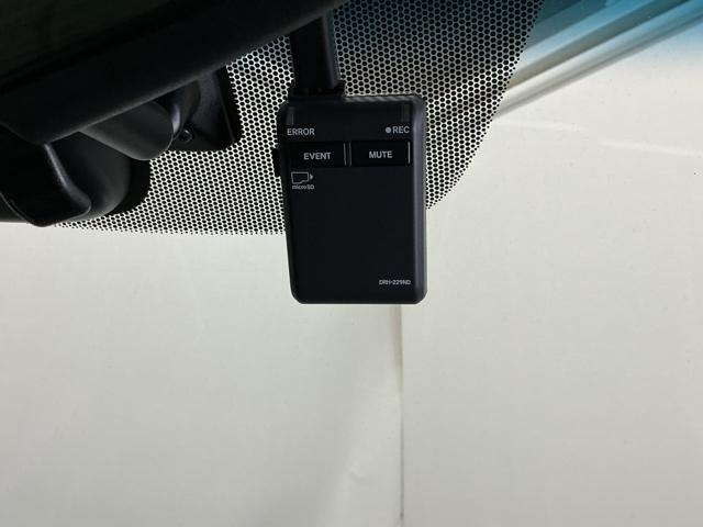 フリードハイブリッド ハイブリッド・Ｇブラックスタイル　ドラレコ　ナビ　Ｒカメラ　ブルートゥース　Ｗ電動ドア　衝突軽減ブレーキ　オートクルーズコントロール　ドライブレコーダー　シートヒータ　盗難防止装置　キーフリー　３列シート　ＬＥＤヘッドランプ　フルセグ（13枚目）