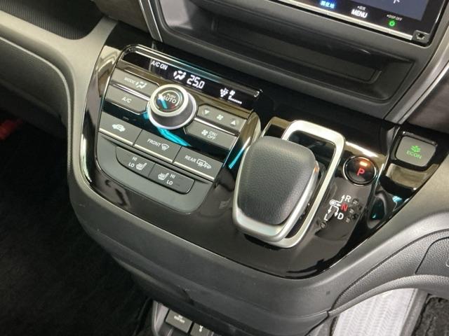 フリードハイブリッド ハイブリッド・Ｇブラックスタイル　ドラレコ　ナビ　Ｒカメラ　ブルートゥース　Ｗ電動ドア　衝突軽減ブレーキ　オートクルーズコントロール　ドライブレコーダー　シートヒータ　盗難防止装置　キーフリー　３列シート　ＬＥＤヘッドランプ　フルセグ（18枚目）