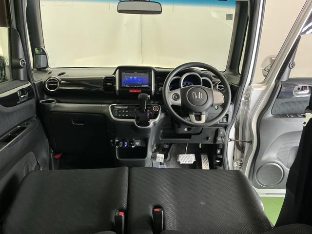 Ｎ－ＢＯＸカスタム Ｇ・Ａパッケージ　ナビ　Ｒカメラ　ブルートゥース　フルセグ　追突被害軽減ブレーキ　ｉストップ　サイドＳＲＳ　両側電動ドア　運転席エアバッグ　横滑り防止装置付き　地デジ　パワーウインドウ　ＤＶＤ　キーレス　記録簿有り（2枚目）