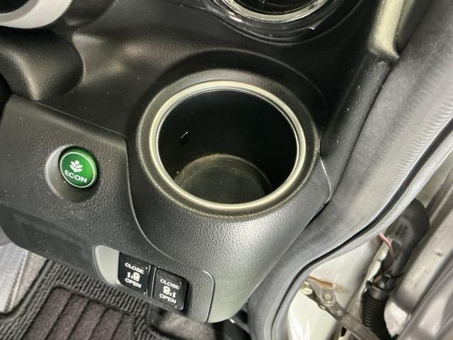 Ｎ－ＢＯＸカスタム Ｇ・Ａパッケージ　ナビ　Ｒカメラ　ブルートゥース　フルセグ　追突被害軽減ブレーキ　ｉストップ　サイドＳＲＳ　両側電動ドア　運転席エアバッグ　横滑り防止装置付き　地デジ　パワーウインドウ　ＤＶＤ　キーレス　記録簿有り（16枚目）