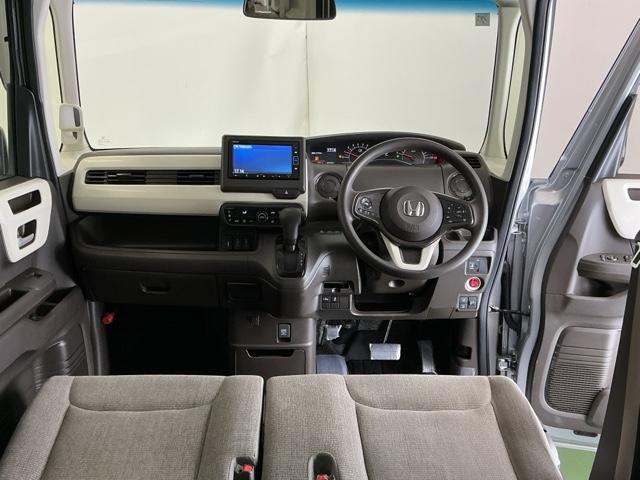 �h���C�o�[�𒆐S�Ɏ��R�Ɏ肪�͂��ʒu�ɂ`�s�Z���N�g���o�[��G�A�R���A�l�X�ȑ���X�C�b�`�Ȃǂ�z�u�A���쐫�ɗD��Ă��܂�