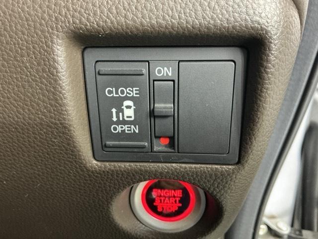 �p���[�X���C�h�h�A�̊J�̓X�}�[�g�L�[�̃����R����h�A�m�u�͖ܘ_�A�^�]�ȑ��̃X�C�b�`����ł��J���ł��A���S�E�ȒP�ł�