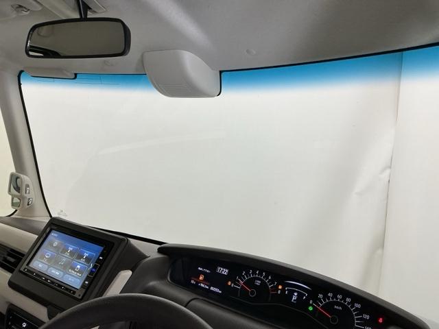 �n�[�t�V�F�C�h�t�����g�E�C���h�E�y�e�K���X��[�̐F�������z�𑕔����Ă��܂��B�L���t�����g�K���X�Ŏ��E���m�ۂ���ῂ������y���A�L�Ɩ����ł͂����Ԃ�Ⴂ�܂���