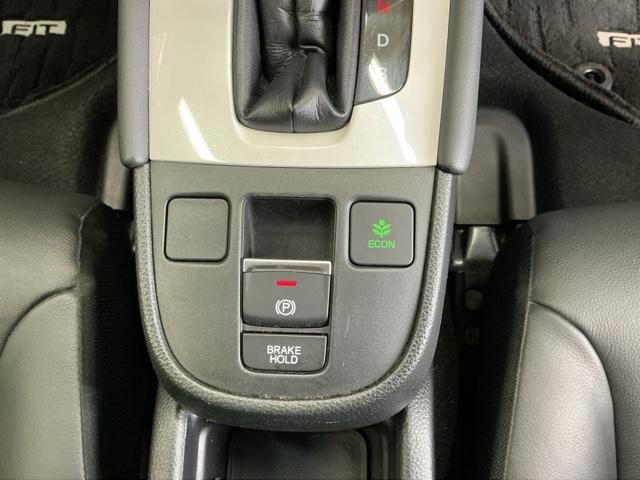 �p�[�L���O�u���[�L�̓X�}�[�g�ȓd�q���䎮�ƍ��킹�ďa�؎����Ƀu���[�L�y�_�����瑫�𗣂��Ă���ԏ�Ԃ�ێ����Ă����I�[�g�u���[�L�z�[���h�@�\�ŉ^�]���y�ɂȂ�܂��B�X�^�[�g�̓A�N�Z���y�_���𓥂ނ���