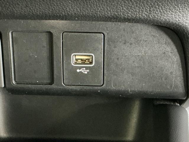 �t�r�a���͒[�q���Ă܂��B�t�r�a��������ڑ����ĉ��y�t�@�C���A�摜�t�@�C���A����t�@�C���Ȃǂ��i�r��ʂŊy���߂܂��@���ꕔ�̃f�B�X�v���C�I�[�f�B�I�A�b�c�`���[�i�[�̏ꍇ�͉��y�t�@�C���݂̂ƂȂ�܂�