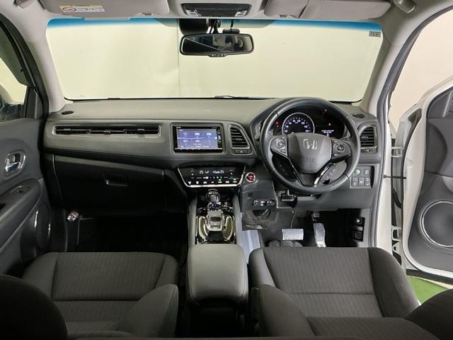 �h���C�o�[�𒆐S�Ɏ��R�Ɏ肪�͂��ʒu�ɂ`�s�Z���N�g���o�[��G�A�R���A�l�X�ȑ���X�C�b�`�Ȃǂ�z�u�A���쐫�ɗD��Ă��܂�