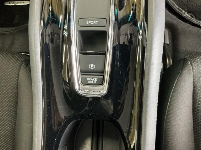 �p�[�L���O�u���[�L�̓X�}�[�g�ȓd�q���䎮�ƍ��킹�ďa�؎����Ƀu���[�L�y�_�����瑫�𗣂��Ă���ԏ�Ԃ�ێ����Ă����I�[�g�u���[�L�z�[���h�@�\�ŉ^�]���y�ɂȂ�܂��B�X�^�[�g�̓A�N�Z���y�_���𓥂ނ���