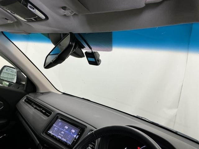 �n�[�t�V�F�C�h�t�����g�E�C���h�E�y�e�K���X��[�̐F�������z�𑕔����Ă��܂��B�L���t�����g�K���X�Ŏ��E���m�ۂ���ῂ������y���A�L�Ɩ����ł͂����Ԃ�Ⴂ�܂���