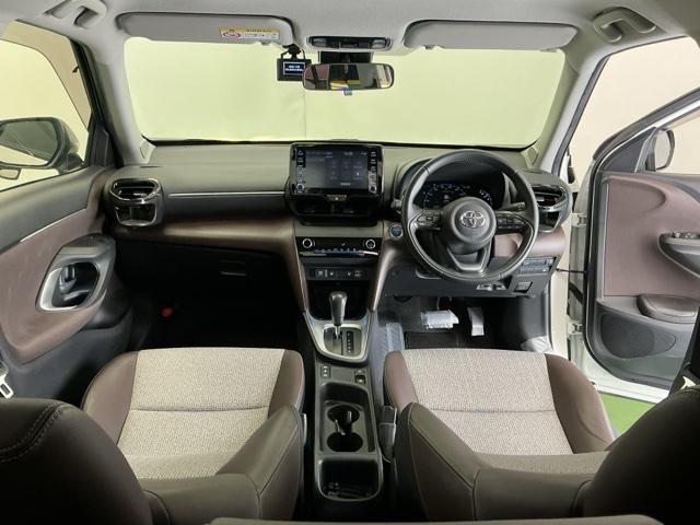 ヤリスクロス ハイブリッドＺ　ナビ　Ｒカメラ　ブルートゥース　フルセグ　インテリジェントキー　シ－トヒ－タ－　クリソナ　ＵＳＢ　ＬＥＤライト　リアカメラ　クルーズコントロール　整備記録簿　横滑り防止システム　電動シ－ト　パワステ（2枚目）