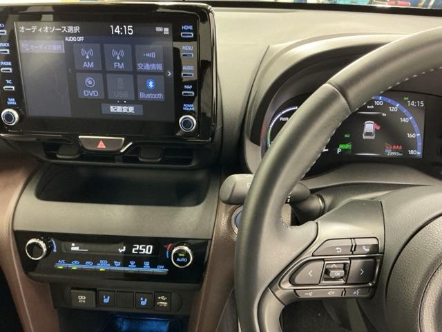 ヤリスクロス ハイブリッドＺ　ナビ　Ｒカメラ　ブルートゥース　フルセグ　インテリジェントキー　シ－トヒ－タ－　クリソナ　ＵＳＢ　ＬＥＤライト　リアカメラ　クルーズコントロール　整備記録簿　横滑り防止システム　電動シ－ト　パワステ（3枚目）