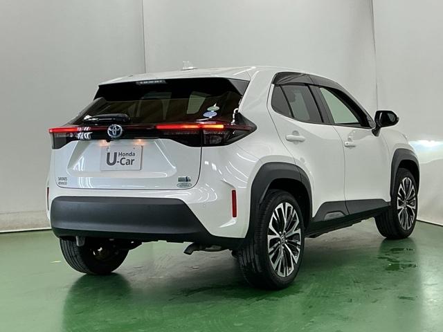 ヤリスクロス ハイブリッドＺ　ナビ　Ｒカメラ　ブルートゥース　フルセグ　インテリジェントキー　シ－トヒ－タ－　クリソナ　ＵＳＢ　ＬＥＤライト　リアカメラ　クルーズコントロール　整備記録簿　横滑り防止システム　電動シ－ト　パワステ（8枚目）