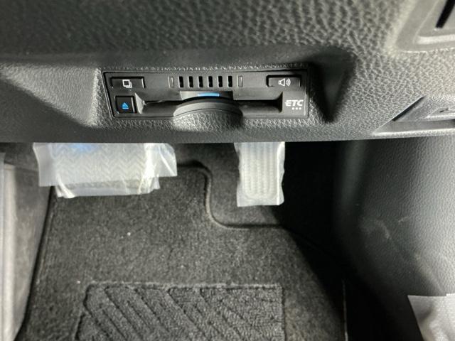 ヤリスクロス ハイブリッドＺ　ナビ　Ｒカメラ　ブルートゥース　フルセグ　インテリジェントキー　シ－トヒ－タ－　クリソナ　ＵＳＢ　ＬＥＤライト　リアカメラ　クルーズコントロール　整備記録簿　横滑り防止システム　電動シ－ト　パワステ（13枚目）