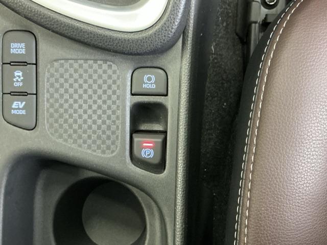 ヤリスクロス ハイブリッドＺ　ナビ　Ｒカメラ　ブルートゥース　フルセグ　インテリジェントキー　シ－トヒ－タ－　クリソナ　ＵＳＢ　ＬＥＤライト　リアカメラ　クルーズコントロール　整備記録簿　横滑り防止システム　電動シ－ト　パワステ（16枚目）