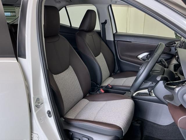 ヤリスクロス ハイブリッドＺ　ナビ　Ｒカメラ　ブルートゥース　フルセグ　インテリジェントキー　シ－トヒ－タ－　クリソナ　ＵＳＢ　ＬＥＤライト　リアカメラ　クルーズコントロール　整備記録簿　横滑り防止システム　電動シ－ト　パワステ（21枚目）