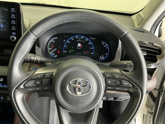 ヤリスクロス ハイブリッドＺ　ナビ　Ｒカメラ　ブルートゥース　フルセグ　インテリジェントキー　シ－トヒ－タ－　クリソナ　ＵＳＢ　ＬＥＤライト　リアカメラ　クルーズコントロール　整備記録簿　横滑り防止システム　電動シ－ト　パワステ（23枚目）