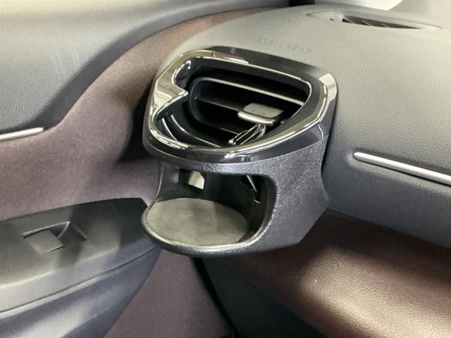 ヤリスクロス ハイブリッドＺ　ナビ　Ｒカメラ　ブルートゥース　フルセグ　インテリジェントキー　シ－トヒ－タ－　クリソナ　ＵＳＢ　ＬＥＤライト　リアカメラ　クルーズコントロール　整備記録簿　横滑り防止システム　電動シ－ト　パワステ（45枚目）