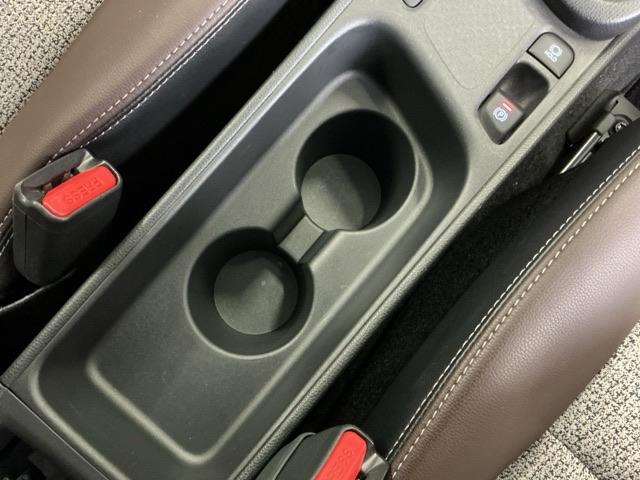 ヤリスクロス ハイブリッドＺ　ナビ　Ｒカメラ　ブルートゥース　フルセグ　インテリジェントキー　シ－トヒ－タ－　クリソナ　ＵＳＢ　ＬＥＤライト　リアカメラ　クルーズコントロール　整備記録簿　横滑り防止システム　電動シ－ト　パワステ（49枚目）