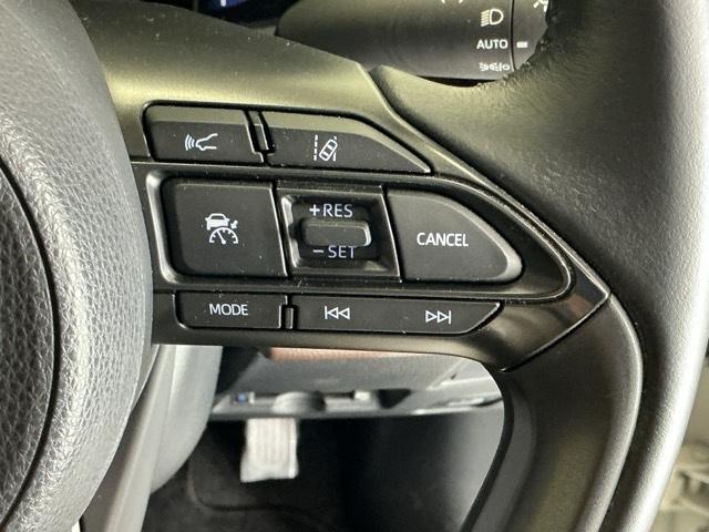 ヤリスクロス ハイブリッドＺ　ナビ　Ｒカメラ　ブルートゥース　フルセグ　インテリジェントキー　シ－トヒ－タ－　クリソナ　ＵＳＢ　ＬＥＤライト　リアカメラ　クルーズコントロール　整備記録簿　横滑り防止システム　電動シ－ト　パワステ（51枚目）