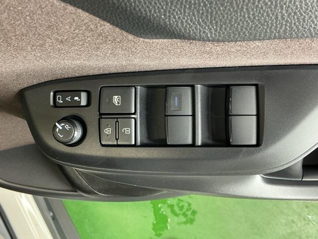 ヤリスクロス ハイブリッドＺ　ナビ　Ｒカメラ　ブルートゥース　フルセグ　インテリジェントキー　シ－トヒ－タ－　クリソナ　ＵＳＢ　ＬＥＤライト　リアカメラ　クルーズコントロール　整備記録簿　横滑り防止システム　電動シ－ト　パワステ（54枚目）