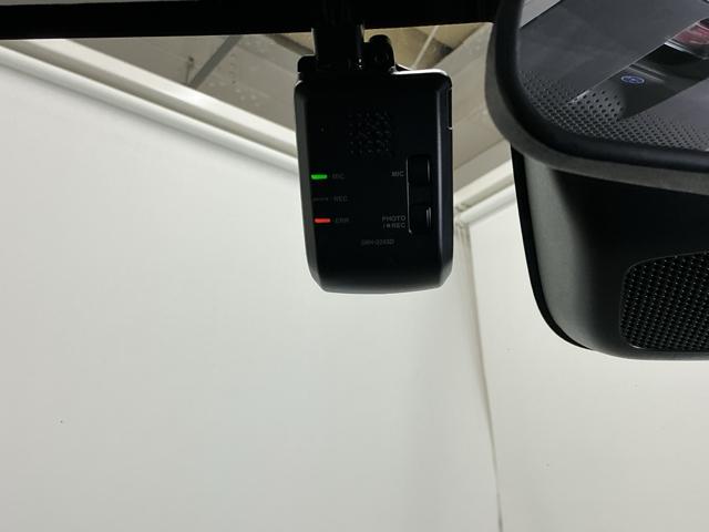 ヴェゼル ｅ：ＨＥＶＸ　ドラレコ　ナビ　Ｒカメラ　ブルートゥース　前後障害物センサー　ＡＡＣ　イモビライザー　スマ－トキ－　誤発進抑制　ＰＷ　リアカメラ　クルコン　ＥＳＣ　ＥＴＣ装備　キーフリー　ＬＥＤヘッドランプ　ＡＢＳ（13枚目）