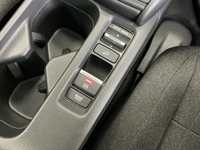 ヴェゼル ｅ：ＨＥＶＸ　ドラレコ　ナビ　Ｒカメラ　ブルートゥース　前後障害物センサー　ＡＡＣ　イモビライザー　スマ－トキ－　誤発進抑制　ＰＷ　リアカメラ　クルコン　ＥＳＣ　ＥＴＣ装備　キーフリー　ＬＥＤヘッドランプ　ＡＢＳ（16枚目）