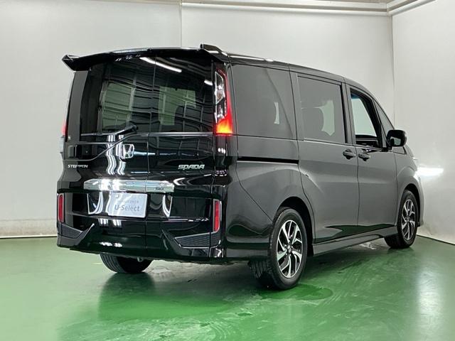 ステップワゴンスパーダ スパーダホンダセンシング　ナビ　Ｒカメラ　ブルートゥース　フルセグ　盗難防止　助手席エアバッグ　Ｗパワスラ　記録簿有　地デジ　ＬＥＤライト　横滑り防止システム　オートエアコン　リアカメラ　ＵＳＢ　三列シート　アイドリングＳ（8枚目）