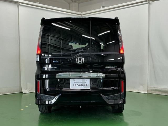 ステップワゴンスパーダ スパーダホンダセンシング　ナビ　Ｒカメラ　ブルートゥース　フルセグ　盗難防止　助手席エアバッグ　Ｗパワスラ　記録簿有　地デジ　ＬＥＤライト　横滑り防止システム　オートエアコン　リアカメラ　ＵＳＢ　三列シート　アイドリングＳ（9枚目）