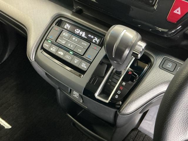 ステップワゴンスパーダ スパーダホンダセンシング　ナビ　Ｒカメラ　ブルートゥース　フルセグ　盗難防止　助手席エアバッグ　Ｗパワスラ　記録簿有　地デジ　ＬＥＤライト　横滑り防止システム　オートエアコン　リアカメラ　ＵＳＢ　三列シート　アイドリングＳ（15枚目）