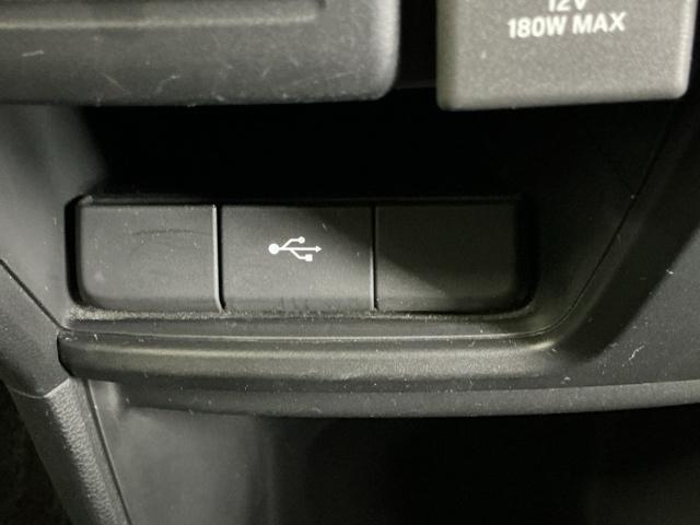 ステップワゴンスパーダ スパーダホンダセンシング　ナビ　Ｒカメラ　ブルートゥース　フルセグ　盗難防止　助手席エアバッグ　Ｗパワスラ　記録簿有　地デジ　ＬＥＤライト　横滑り防止システム　オートエアコン　リアカメラ　ＵＳＢ　三列シート　アイドリングＳ（17枚目）