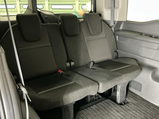 ステップワゴンスパーダ スパーダホンダセンシング　ナビ　Ｒカメラ　ブルートゥース　フルセグ　盗難防止　助手席エアバッグ　Ｗパワスラ　記録簿有　地デジ　ＬＥＤライト　横滑り防止システム　オートエアコン　リアカメラ　ＵＳＢ　三列シート　アイドリングＳ（20枚目）