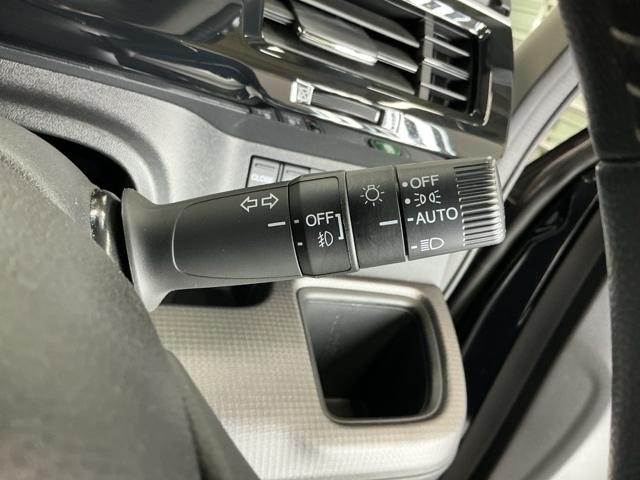 ステップワゴンスパーダ スパーダホンダセンシング　ナビ　Ｒカメラ　ブルートゥース　フルセグ　盗難防止　助手席エアバッグ　Ｗパワスラ　記録簿有　地デジ　ＬＥＤライト　横滑り防止システム　オートエアコン　リアカメラ　ＵＳＢ　三列シート　アイドリングＳ（22枚目）
