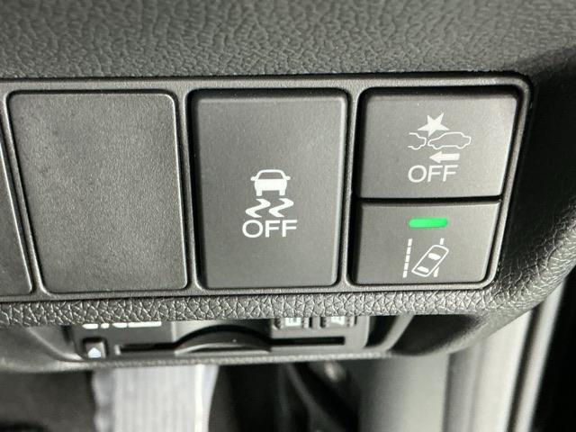 ステップワゴンスパーダ スパーダホンダセンシング　ナビ　Ｒカメラ　ブルートゥース　フルセグ　盗難防止　助手席エアバッグ　Ｗパワスラ　記録簿有　地デジ　ＬＥＤライト　横滑り防止システム　オートエアコン　リアカメラ　ＵＳＢ　三列シート　アイドリングＳ（24枚目）