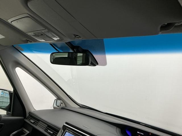 ステップワゴンスパーダ スパーダホンダセンシング　ナビ　Ｒカメラ　ブルートゥース　フルセグ　盗難防止　助手席エアバッグ　Ｗパワスラ　記録簿有　地デジ　ＬＥＤライト　横滑り防止システム　オートエアコン　リアカメラ　ＵＳＢ　三列シート　アイドリングＳ（27枚目）