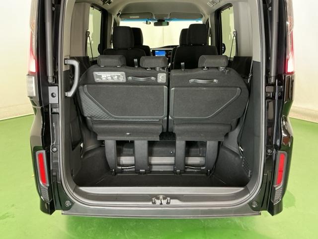 ステップワゴンスパーダ スパーダホンダセンシング　ナビ　Ｒカメラ　ブルートゥース　フルセグ　盗難防止　助手席エアバッグ　Ｗパワスラ　記録簿有　地デジ　ＬＥＤライト　横滑り防止システム　オートエアコン　リアカメラ　ＵＳＢ　三列シート　アイドリングＳ（28枚目）