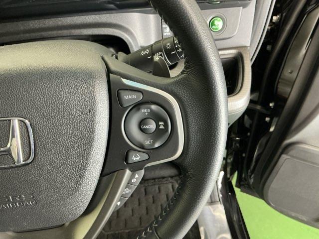 ステップワゴンスパーダ スパーダホンダセンシング　ナビ　Ｒカメラ　ブルートゥース　フルセグ　盗難防止　助手席エアバッグ　Ｗパワスラ　記録簿有　地デジ　ＬＥＤライト　横滑り防止システム　オートエアコン　リアカメラ　ＵＳＢ　三列シート　アイドリングＳ（48枚目）