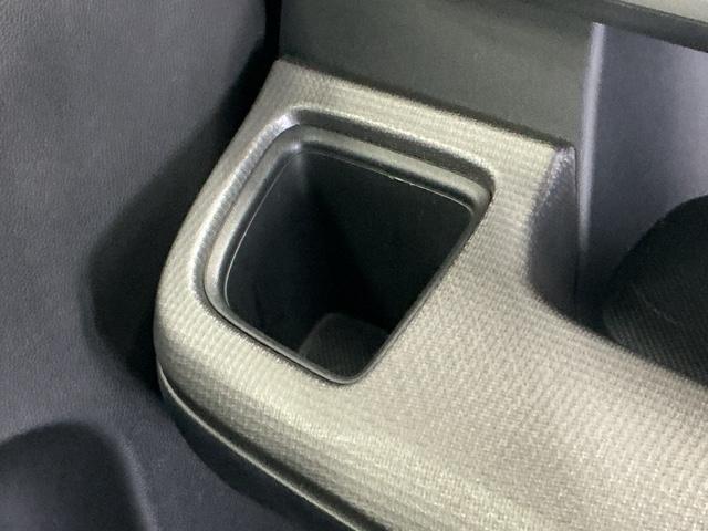 ステップワゴンスパーダ スパーダホンダセンシング　ナビ　Ｒカメラ　ブルートゥース　フルセグ　盗難防止　助手席エアバッグ　Ｗパワスラ　記録簿有　地デジ　ＬＥＤライト　横滑り防止システム　オートエアコン　リアカメラ　ＵＳＢ　三列シート　アイドリングＳ（50枚目）