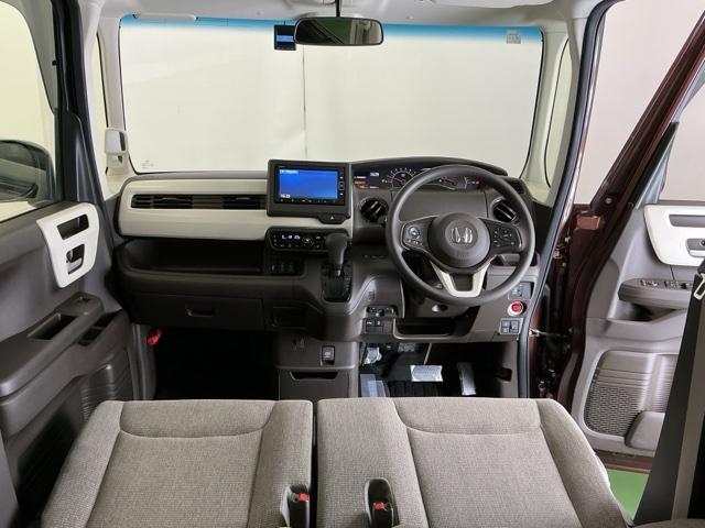 �h���C�o�[�𒆐S�Ɏ��R�Ɏ肪�͂��ʒu�ɂ`�s�Z���N�g���o�[��G�A�R���A�l�X�ȑ���X�C�b�`�Ȃǂ�z�u�A���쐫�ɗD��Ă��܂�