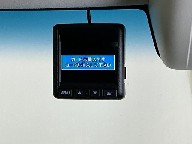 �܂����I�̎��̂��߂Ƀh���C�u���R�[�_�[�������Ă��܂��B�Փ˂����m����ƈ�莞�ԉ摜�������ۑ��ł���̂ň��S�ł�