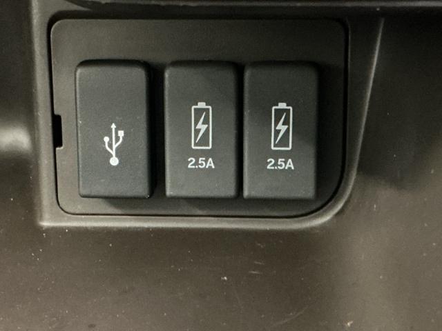 �Q�D�T�A���y�A�}���t�r�a�`���[�W���[���ځB�X�}�[�g�t�H���Ȃǂ̏[�d�ɂƂ��Ă��֗��ł�