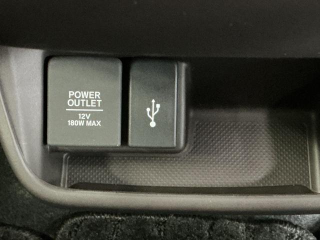 �t�r�a���͒[�q���Ă܂��B�t�r�a��������ڑ����ĉ��y�t�@�C���A�摜�t�@�C���A����t�@�C���Ȃǂ��i�r��ʂŊy���߂܂��@���ꕔ�̃f�B�X�v���C�I�[�f�B�I�A�b�c�`���[�i�[�̏ꍇ�͉��y�t�@�C���݂̂ƂȂ�܂�