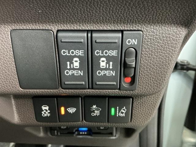 �p���[�X���C�h�h�A�̊J�̓X�}�[�g�L�[�̃����R����h�A�m�u�͖ܘ_�A�^�]�ȑ��̃X�C�b�`����ł��J���ł��A���S�E�ȒP�ł�